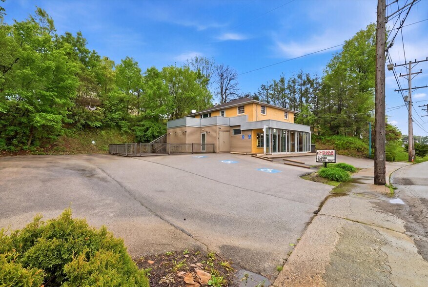 More Photos Of 1017 Highland Ave, Greensburg Restaurant For Sale