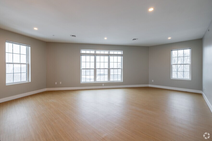 More Photos Of 271-277 State St, Schenectady Apartments For Lease