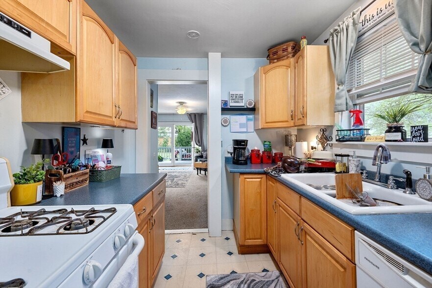 More Photos Of 37 School St, Hyannis Apartments For Sale