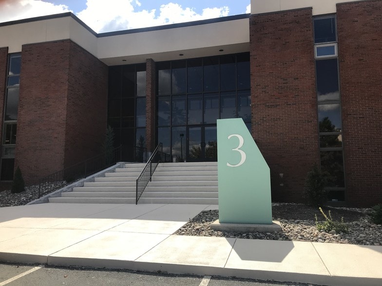 More Photos Of 3 Park Plz, Wyomissing Office For Lease