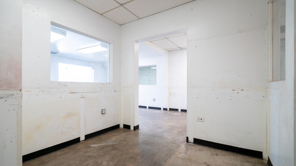 More Photos Of 1400 NE 131st St, North Miami Warehouse For Lease