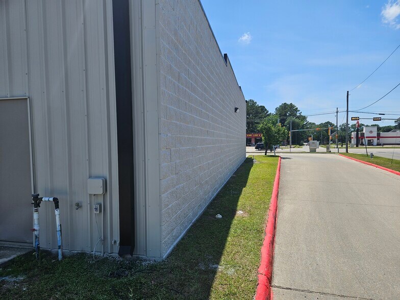 More Photos Of 203-213 S Main St, Lumberton General Retail For Lease