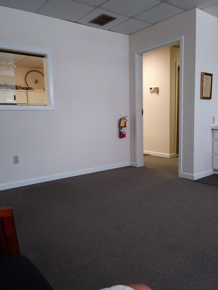 More Photos Of 555 Newfield Ave, Stamford Office For Sale