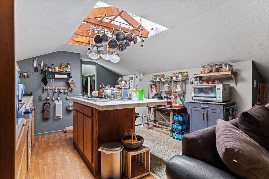 More Photos Of 17539 Elizabeth Lake Rd, Lake Hughes Hotel For Sale