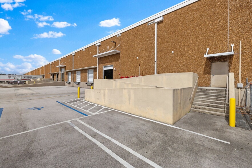 More Photos Of 12300 NW 32nd Ave, Miami Warehouse For Lease