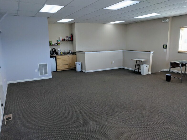 More Photos Of 123-151 12th St SW, Loveland Manufacturing For Lease