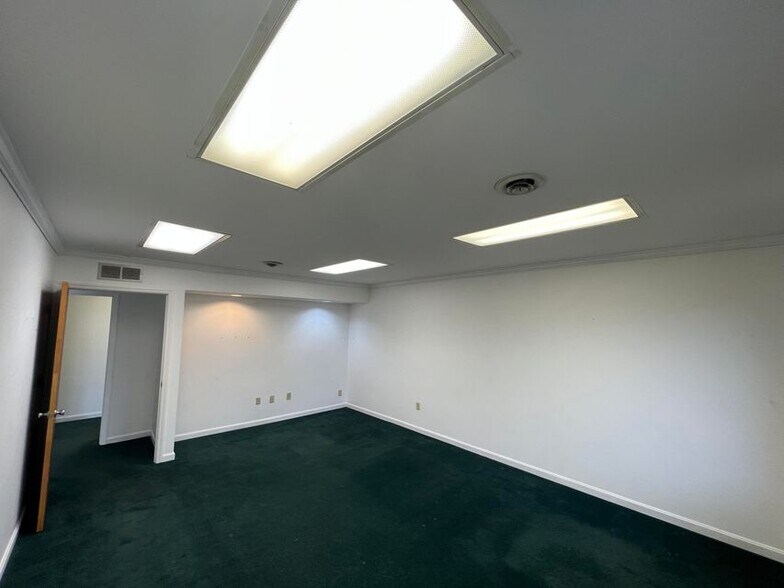 More Photos Of 230-236 Thomas More Pky, Crestview Hills Medical For Lease