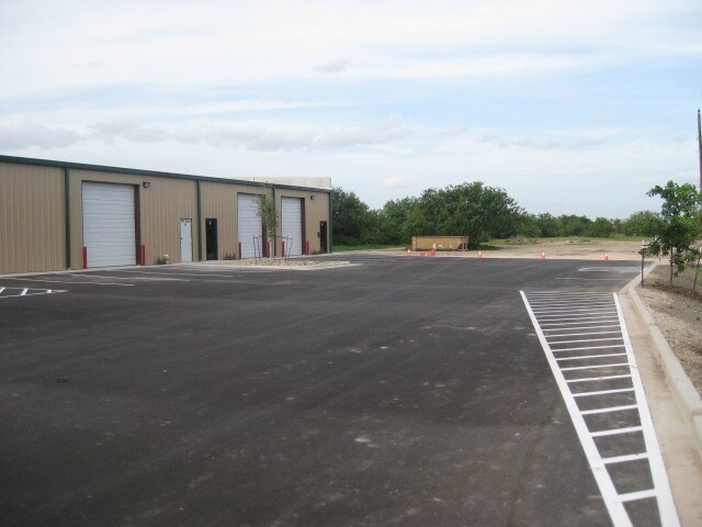 More Photos Of 1718 N Closner Blvd, Edinburg Warehouse For Lease