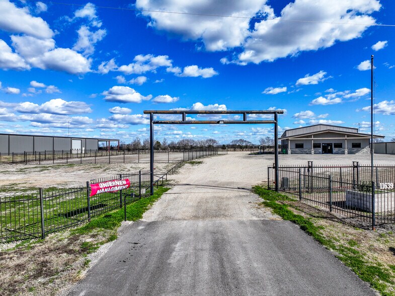 More Photos Of 11639 E US Highway 175, Kemp Flex For Lease