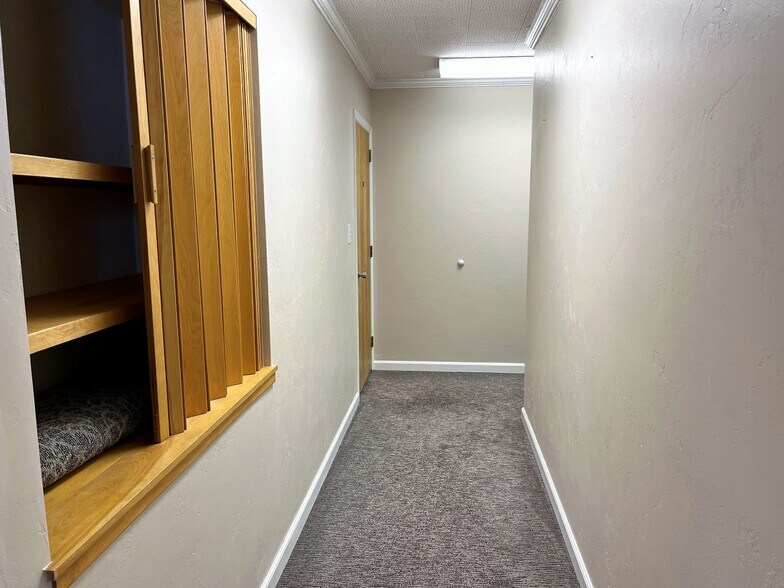 More Photos Of 411 W 5th St, McCook Office For Sale