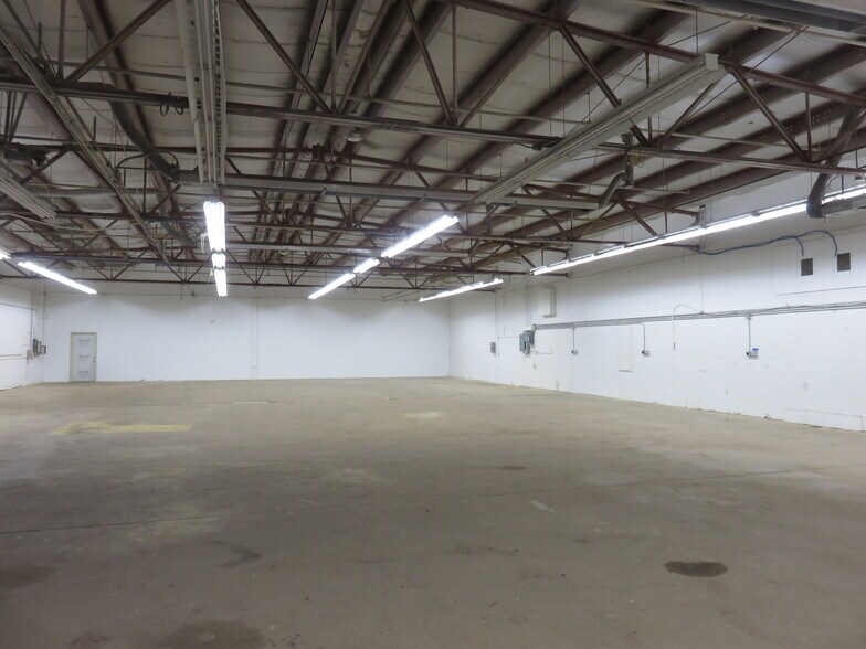 More Photos Of 725 Spiral Blvd, Hastings Manufacturing For Lease
