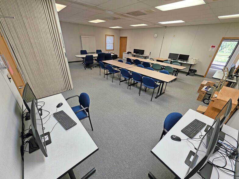 More Photos Of 100 Prushnok Dr, Punxsutawney Office For Sale