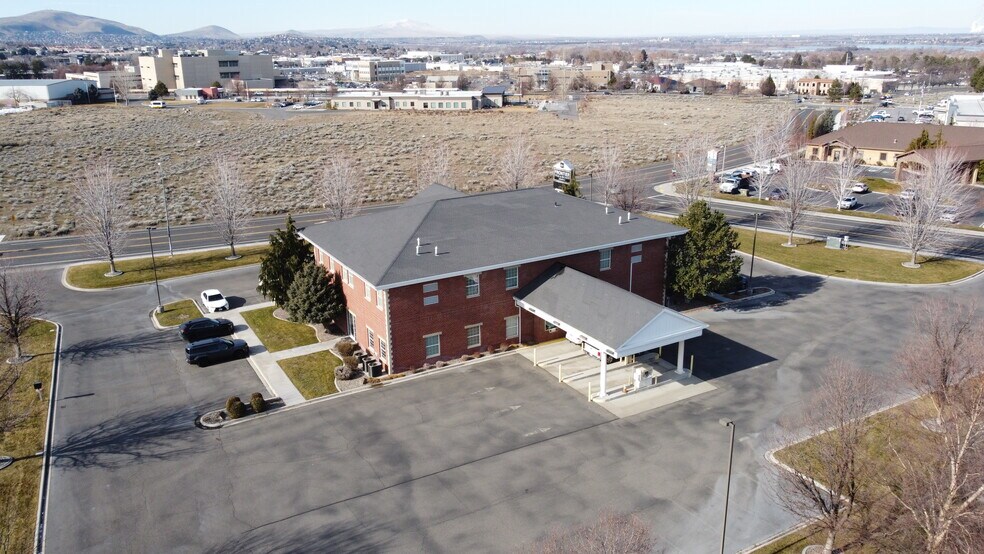 More Photos Of 6921 Crosswind Blvd, Kennewick Office For Lease