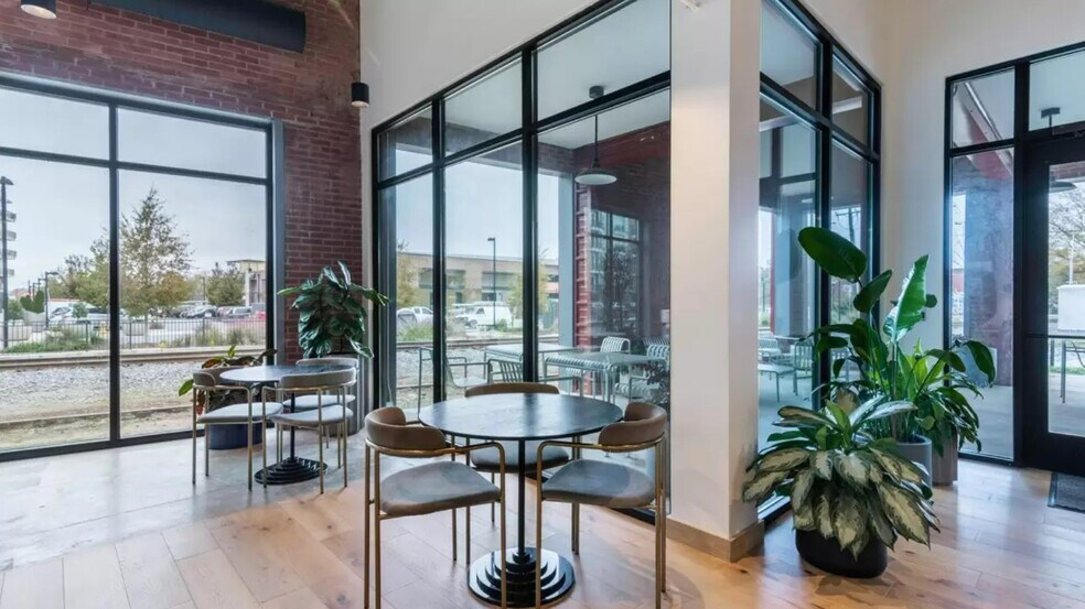 More Photos Of 436 E 36th St, Charlotte Coworking Space