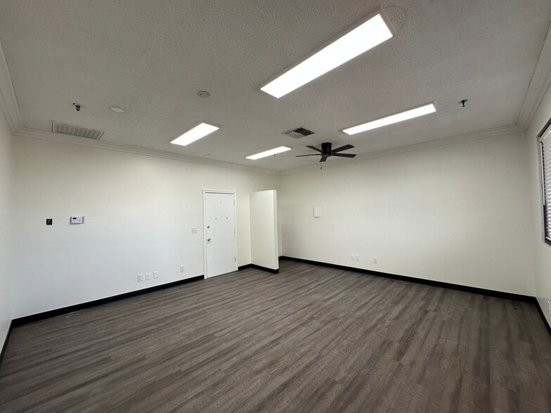 More Photos Of 14359 Amargosa Rd, Victorville Office For Lease