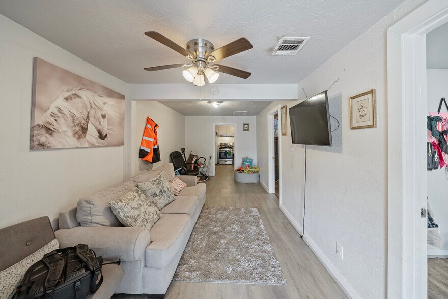 More Photos Of 7938 Kerr St, Houston Apartments For Sale