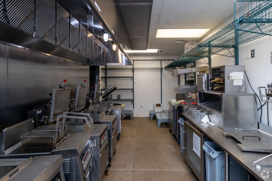 More Photos Of 615 N Western Ave, Los Angeles Storefront For Lease