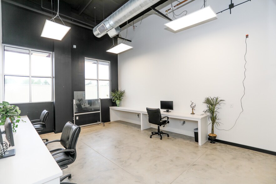 More Photos Of 525 Woodland Square Blvd, Conroe Coworking Space