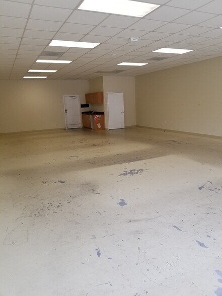 More Photos Of 5011 Luckett Rd, Fort Myers Light Distribution For Lease