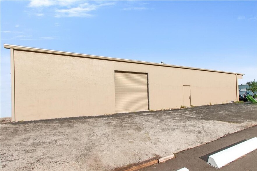 More Photos Of 200 W Prospect Rd, Oakland Park Freestanding For Sale