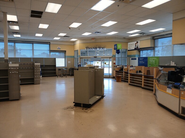 More Photos Of 47985 Monroe St, Indio Drugstore For Lease