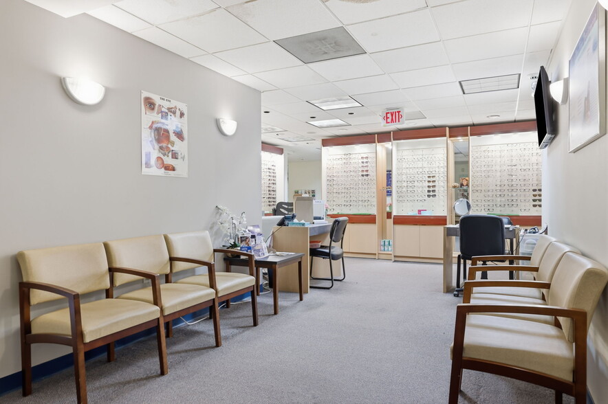 More Photos Of 1568 Woodbourne Rd, Levittown Office For Lease