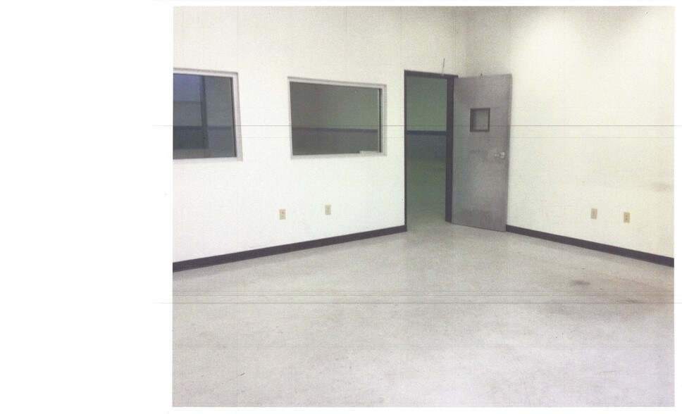 More Photos Of 1 Entin Rd, Clifton Manufacturing For Lease