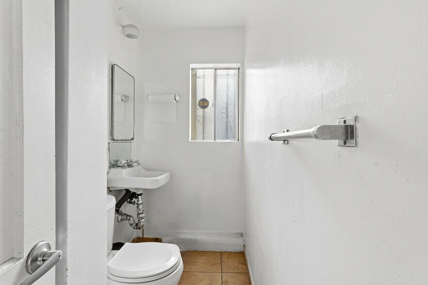 More Photos Of 2048-2050 W Florence Ave, Los Angeles Office For Sale