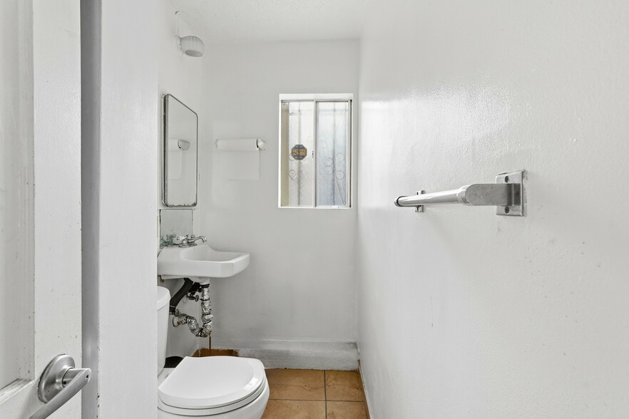 More Photos Of 2048-2050 W Florence Ave, Los Angeles Office For Sale