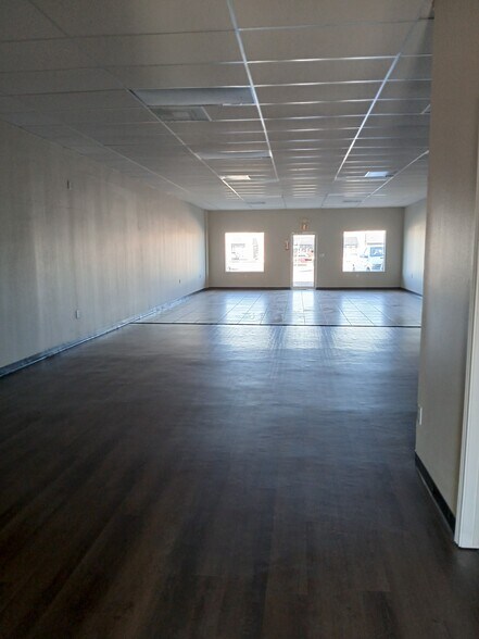More Photos Of 2704 E Griffin Pkwy, Mission Storefront Retail Office For Lease