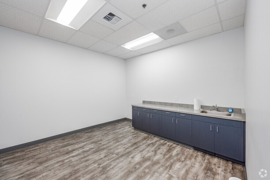 More Photos Of 7817 S 210th St, Kent Unknown For Lease