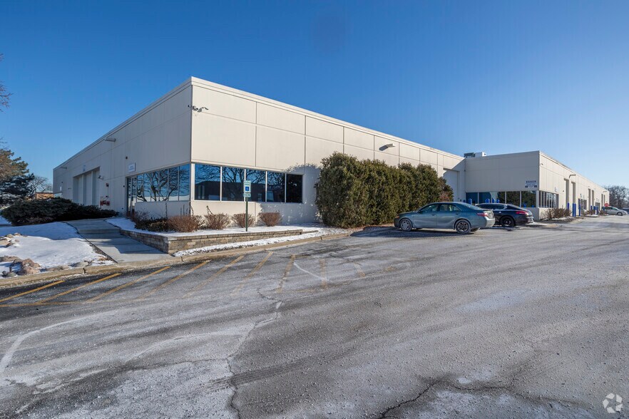More Photos Of 351-425 Country Club Dr, Bensenville Warehouse For Lease