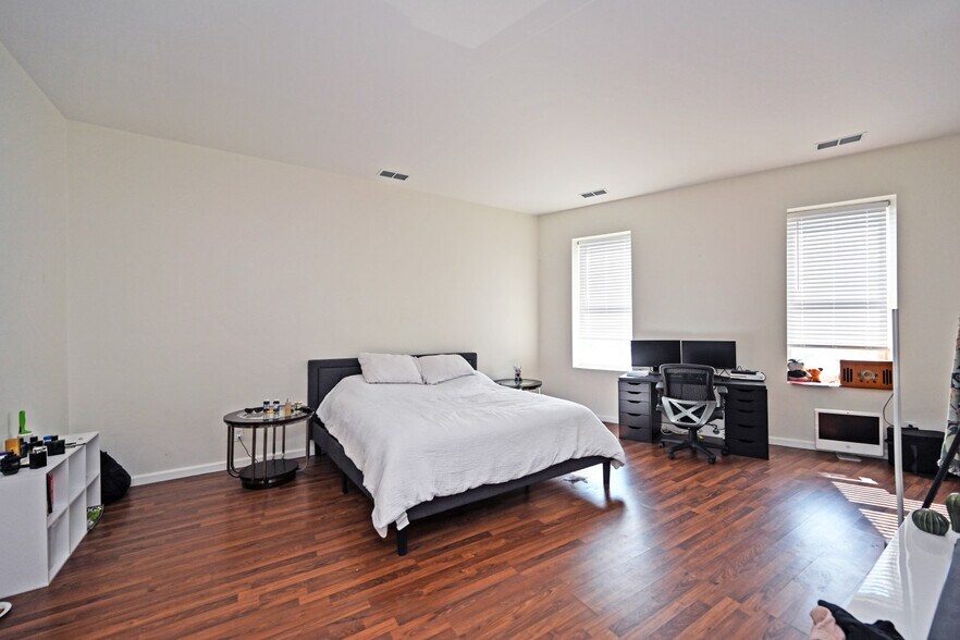 More Photos Of 640 Russell St, Covington Storefront Retail Office For Sale