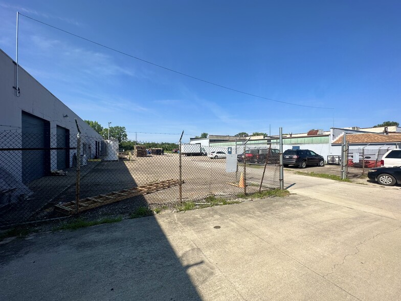 More Photos Of 3520-3540 E Fulton St, Columbus Manufacturing For Sale