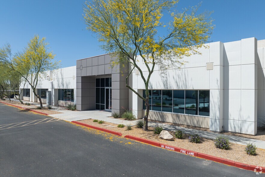 More Photos Of 827 W Grove Ave, Mesa Showroom For Lease