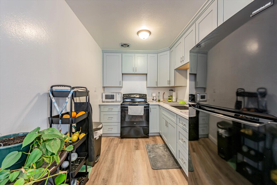 More Photos Of 3404 School St, Oakland Apartments For Sale