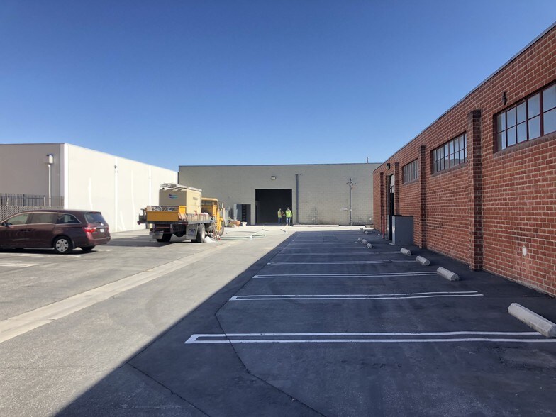 More Photos Of 13100 Yukon Ave, Hawthorne Research And Development For Lease
