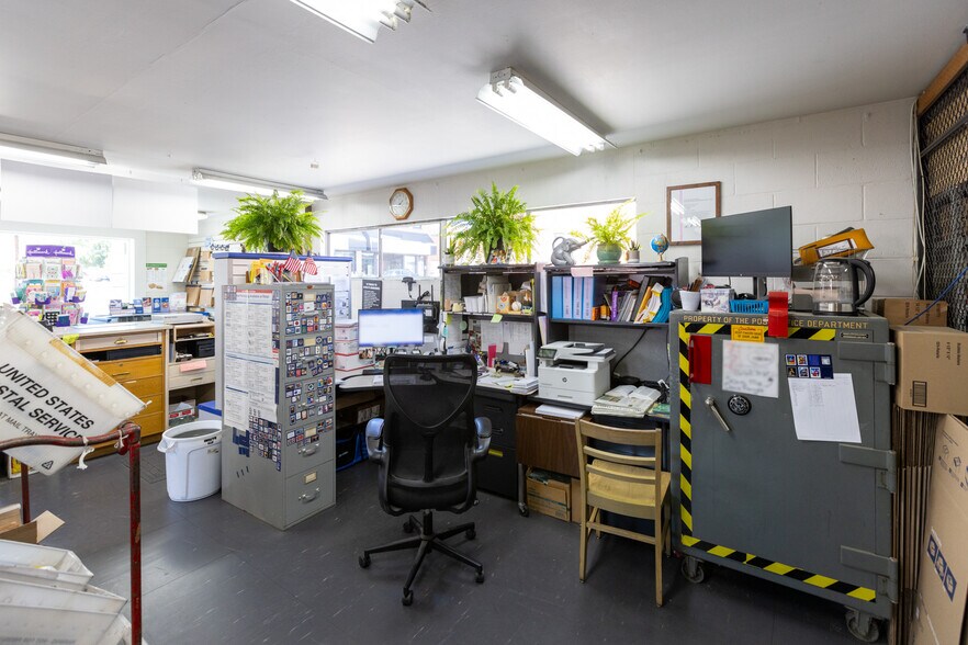 More Photos Of 96 N Main St, Dufur Post Office For Sale