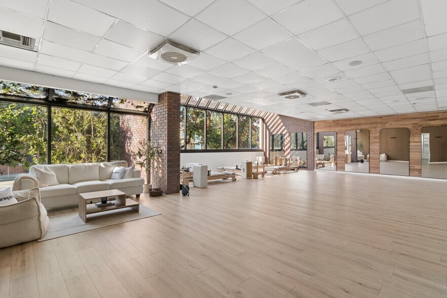 More Photos Of 1480 Colorado Blvd, Los Angeles Medical For Sale