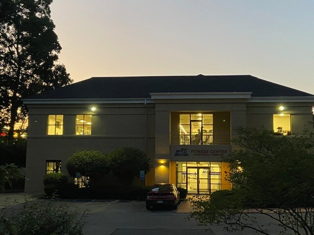 More Photos Of 20 Country Club Dr, Downingtown Medical For Lease
