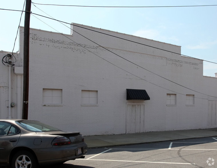 More Photos Of 117 W Vance St, Zebulon General Retail For Sale
