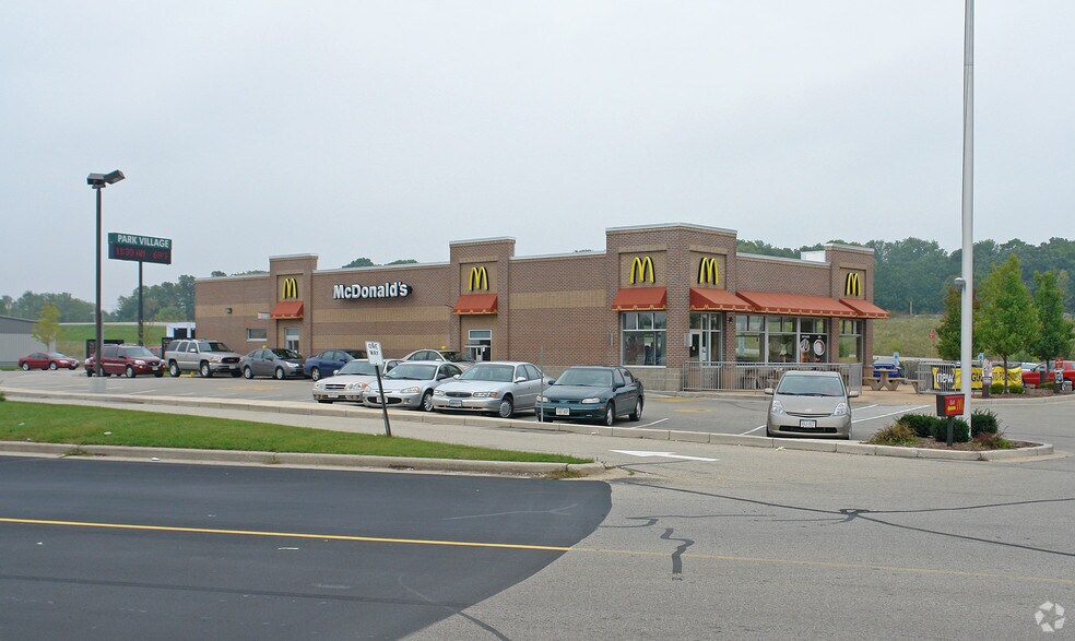 More Photos Of 822 Park Ave, Beaver Dam Unknown For Lease