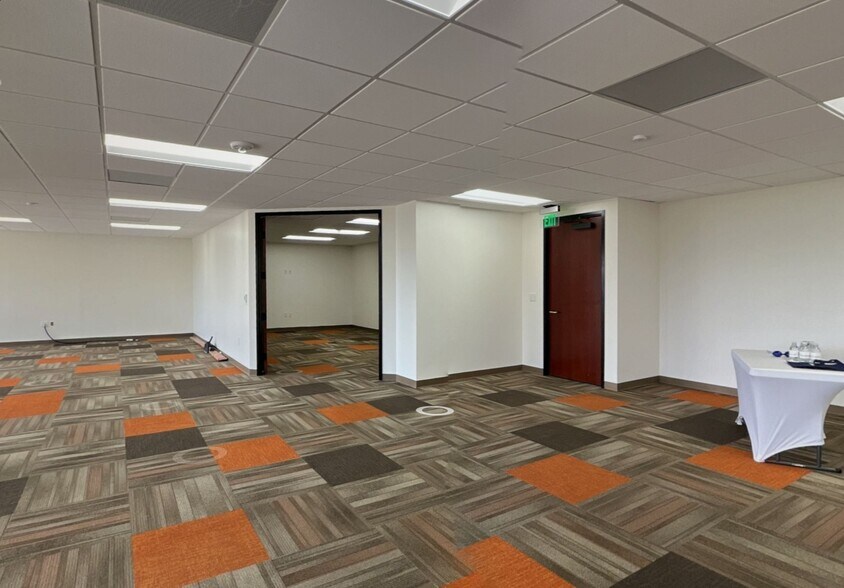 More Photos Of 404 Camino del Rio S, San Diego Office For Lease