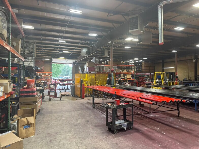More Photos Of 101 Bidwell Rd, South Windsor Warehouse For Lease
