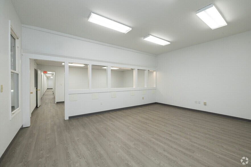 More Photos Of 7818 Depot Ln, Tampa Warehouse For Sale