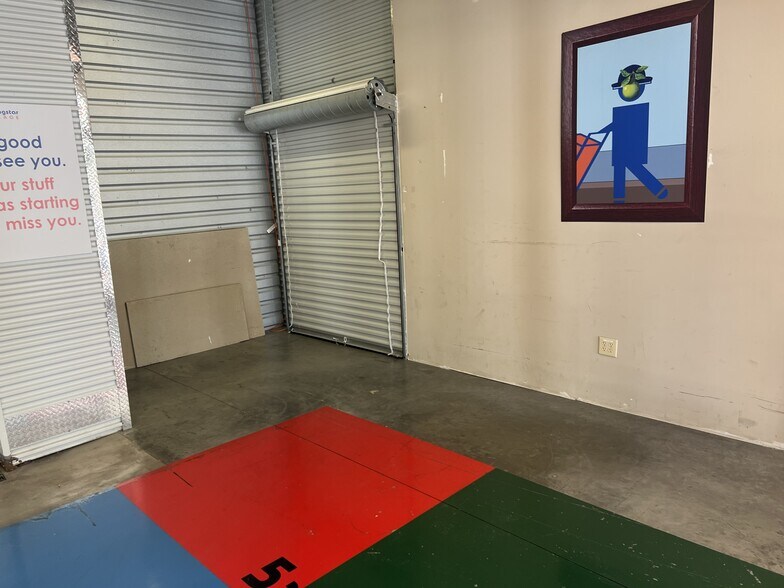 More Photos Of 2101 S Voss Rd, Houston Self Storage For Lease