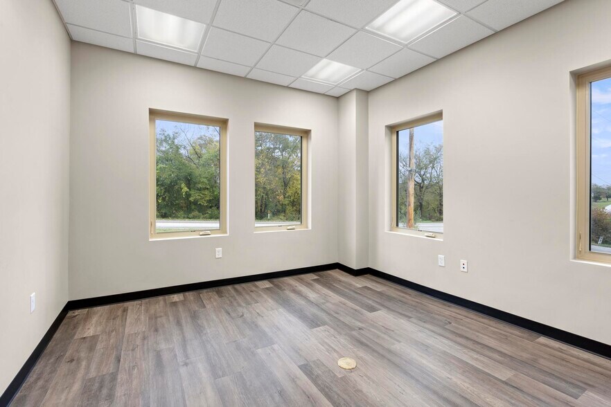 More Photos Of 1006 Ash St, Eudora Loft Creative Space For Lease