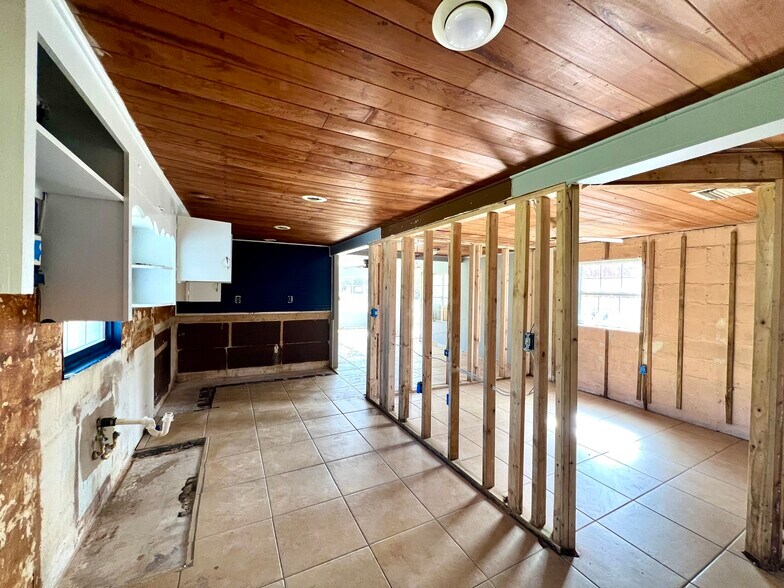 More Photos Of 930 Liberty St, Englewood Specialty For Sale