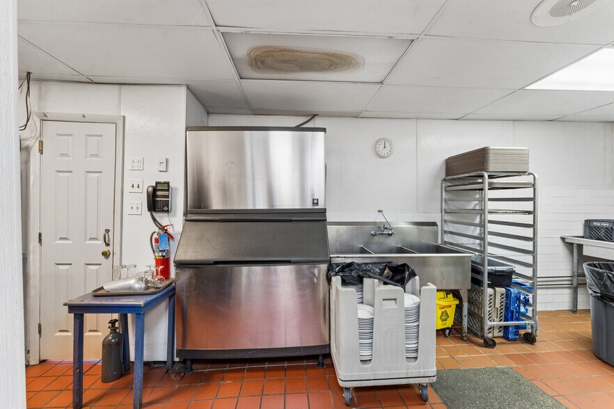 More Photos Of 62 Cove St, New Haven Specialty For Sale
