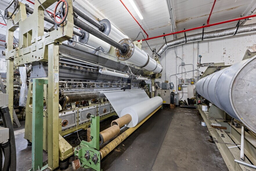 More Photos Of 312 W Luther Ave, Liberty Manufacturing For Sale